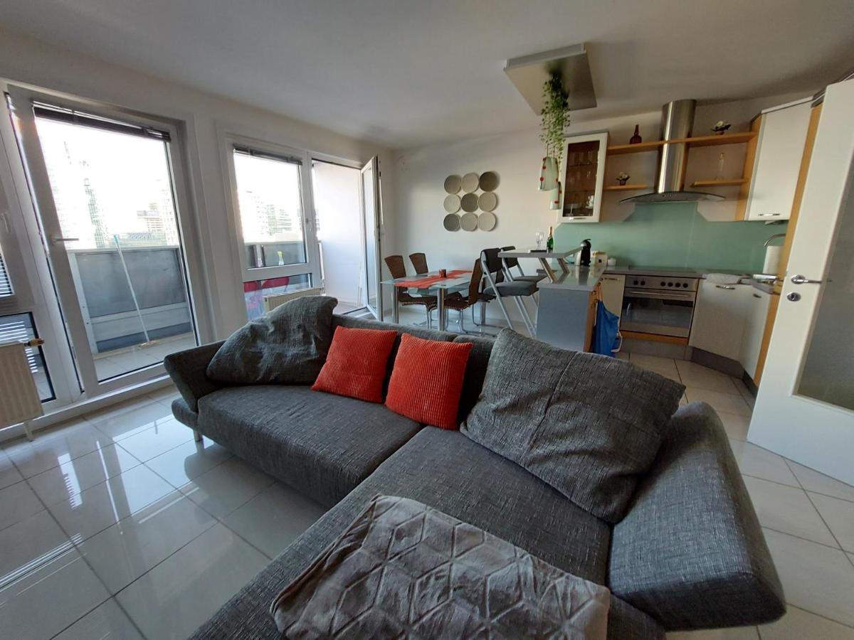 Tower Apartment With Private Terrace Next To Uno فيينا المظهر الخارجي الصورة