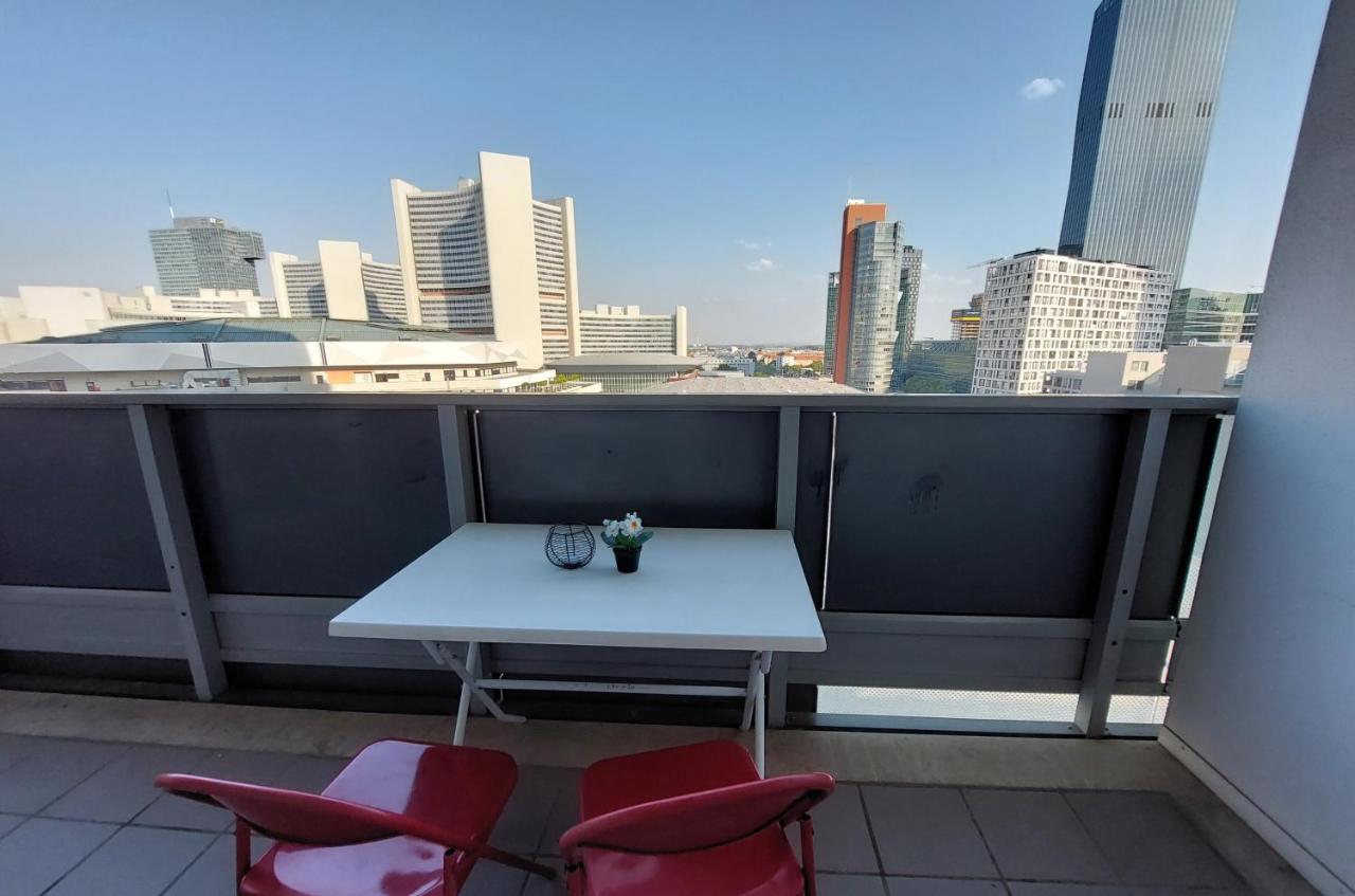 Tower Apartment With Private Terrace Next To Uno فيينا المظهر الخارجي الصورة