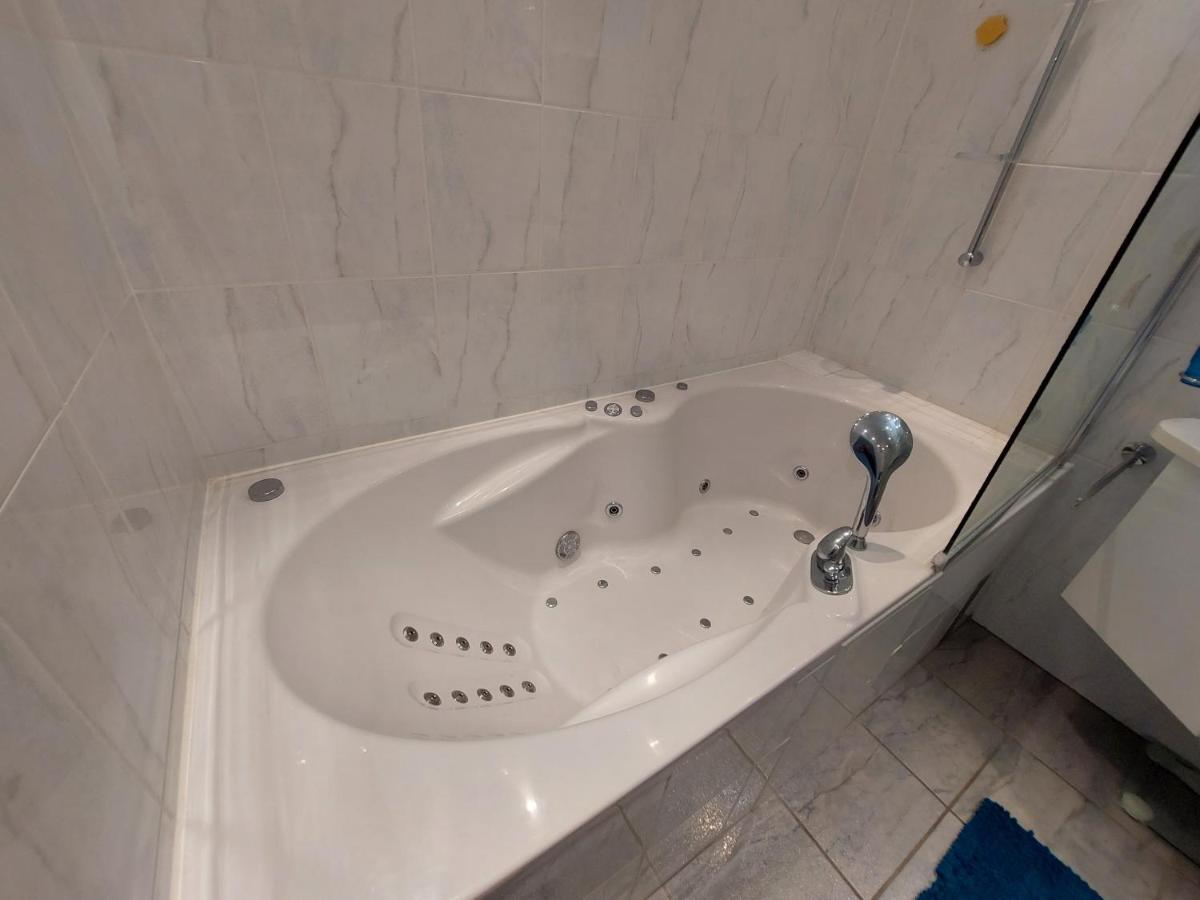 Tower Apartment With Private Terrace Next To Uno فيينا المظهر الخارجي الصورة